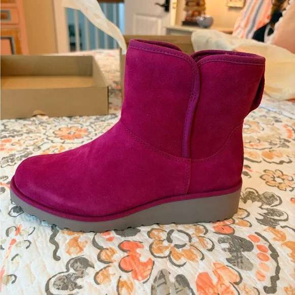 UGG TREADLITE KRISTIN FUSHIA Suede Water Resistant Shearling Boots 6.5 NIB - Picture 8 of 10